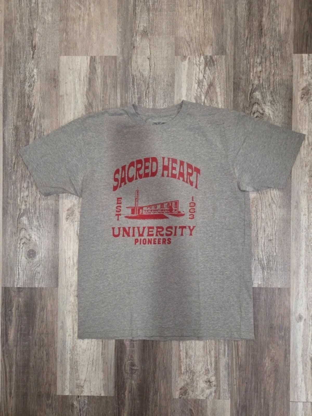 Gray Sacred Heart University T-Shirt Men’s L