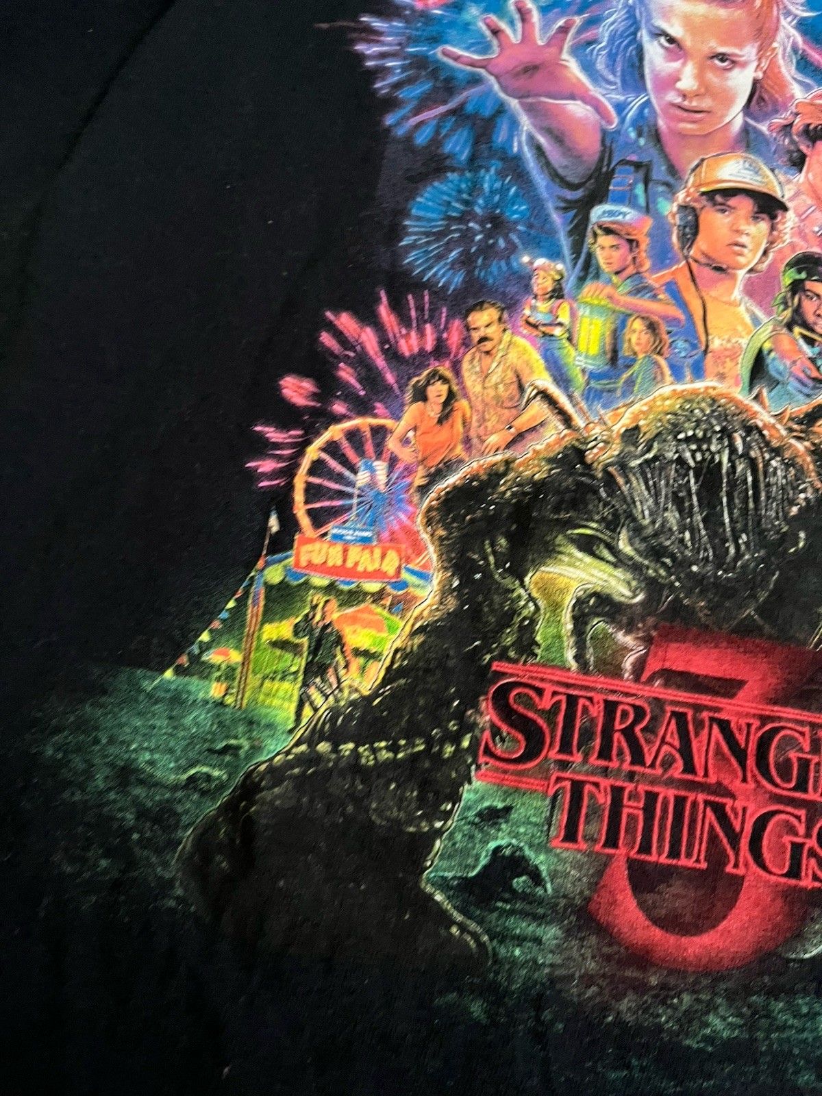 Stranger Things Season 3 Poster Graphic T-shirt Men’s Sz M Women’s Sz L *EUC*