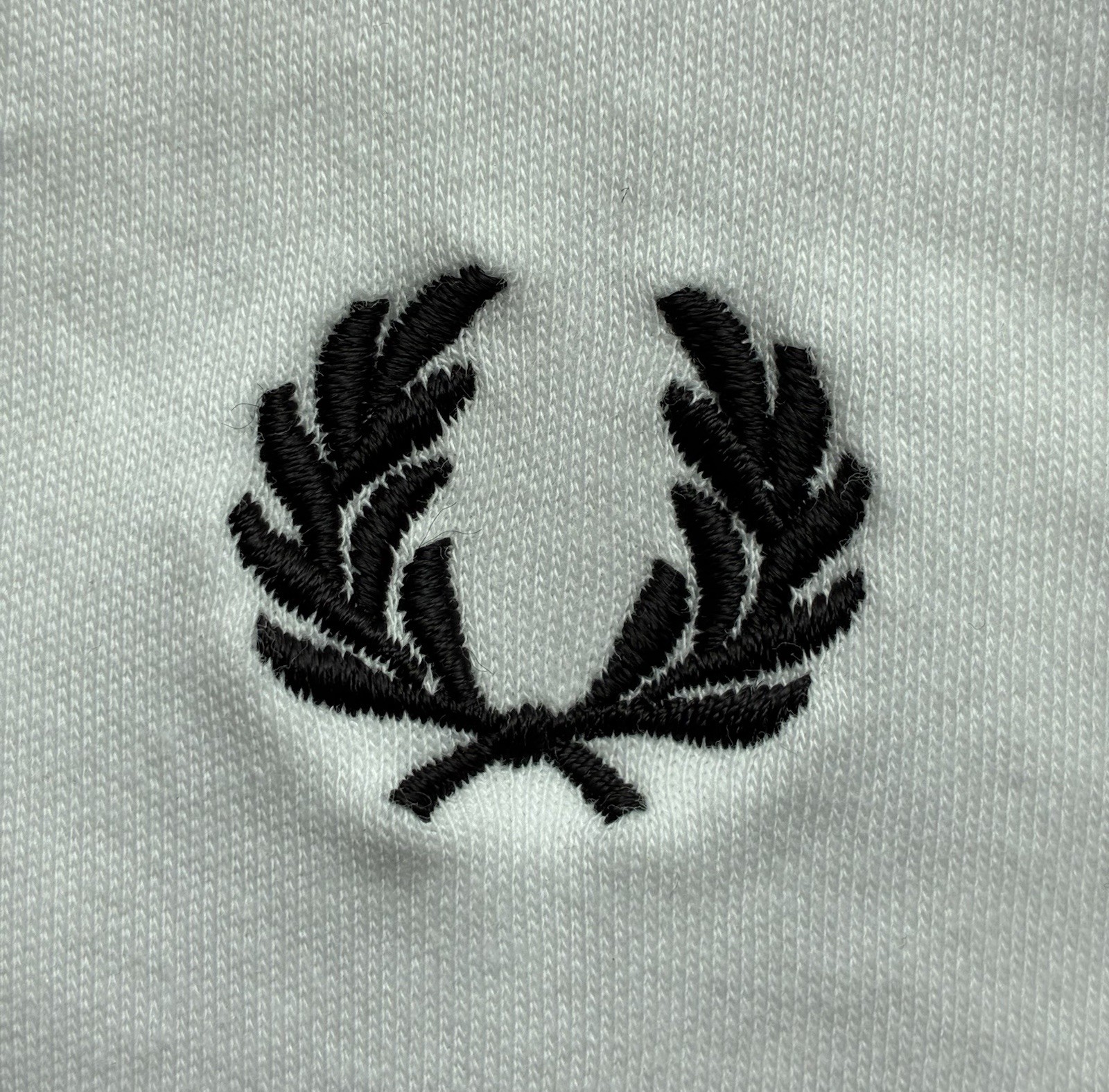 Fred Perry Laurel Graffic T-Shirt Men’s Sz XS Pristine EUC Ivory White
