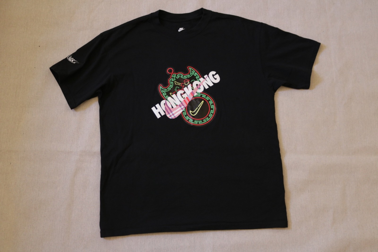 Nike The Nike Tee Hong Kong Loose Fit Graphic T-Shirt Mens Size L Black Swoosh