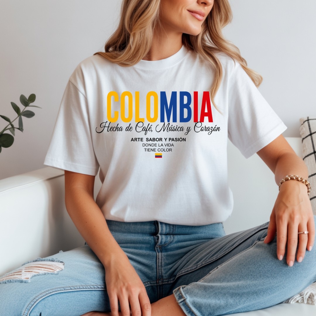 Camiseta Colombia – Hecha de Café Música y Corazón | Diseño Patriótico