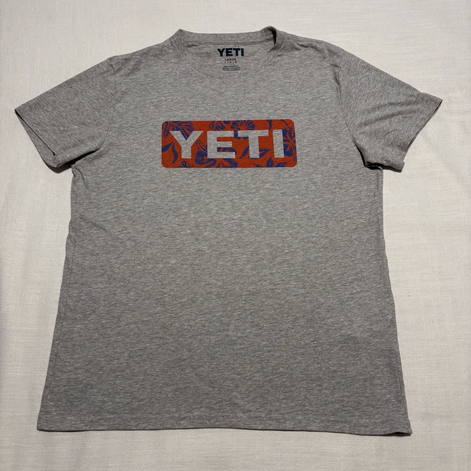 Men’s Yeti Floral Flip Logo Badge Short Sleeve Tee | Gray/Red/Blue | Size Large