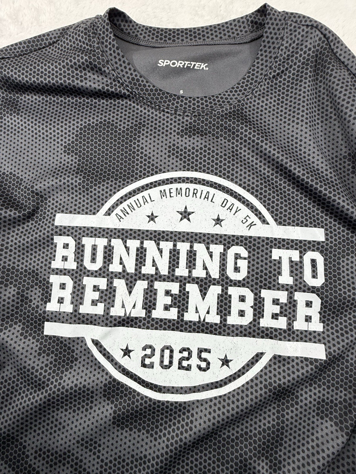 SportTek Mens T Shirt Small Short Sleeve Gray Black Annual Memorial Day Running.