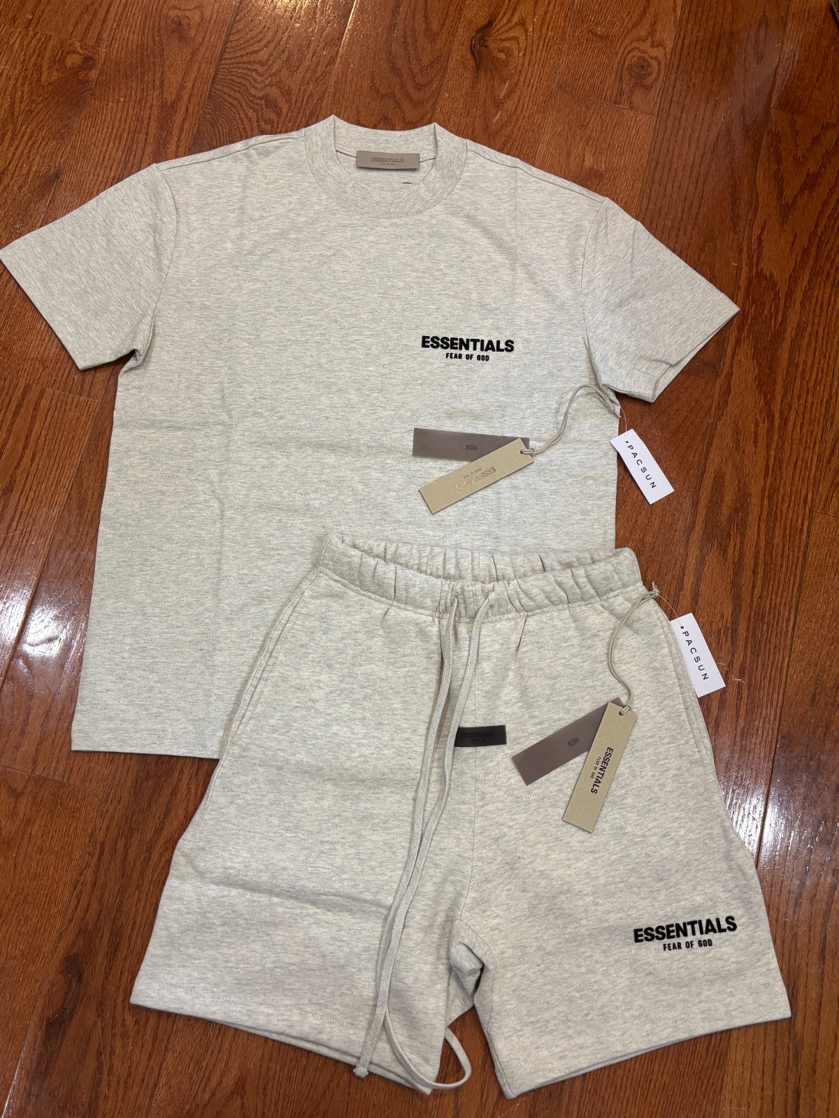 Essentials Set T-shirt and Short in Light Oatmeal (size L)