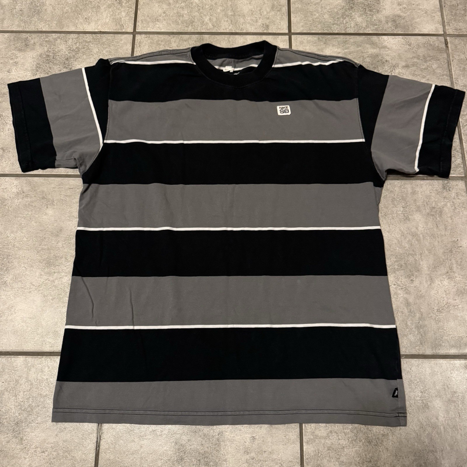 Nike SB Striped T-Shirt Size Medium Loose Fit