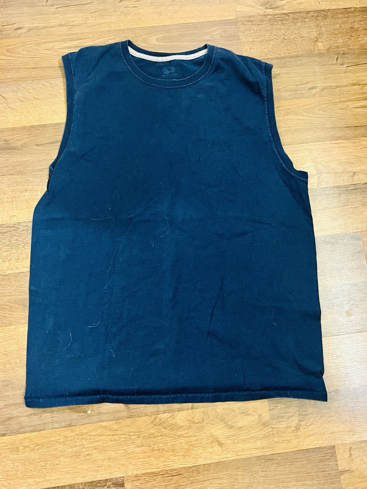 Fruit of the Loom Men’s Navy Muscle Tee Tag Free Design 💯 % Cotton Pre Shrunk