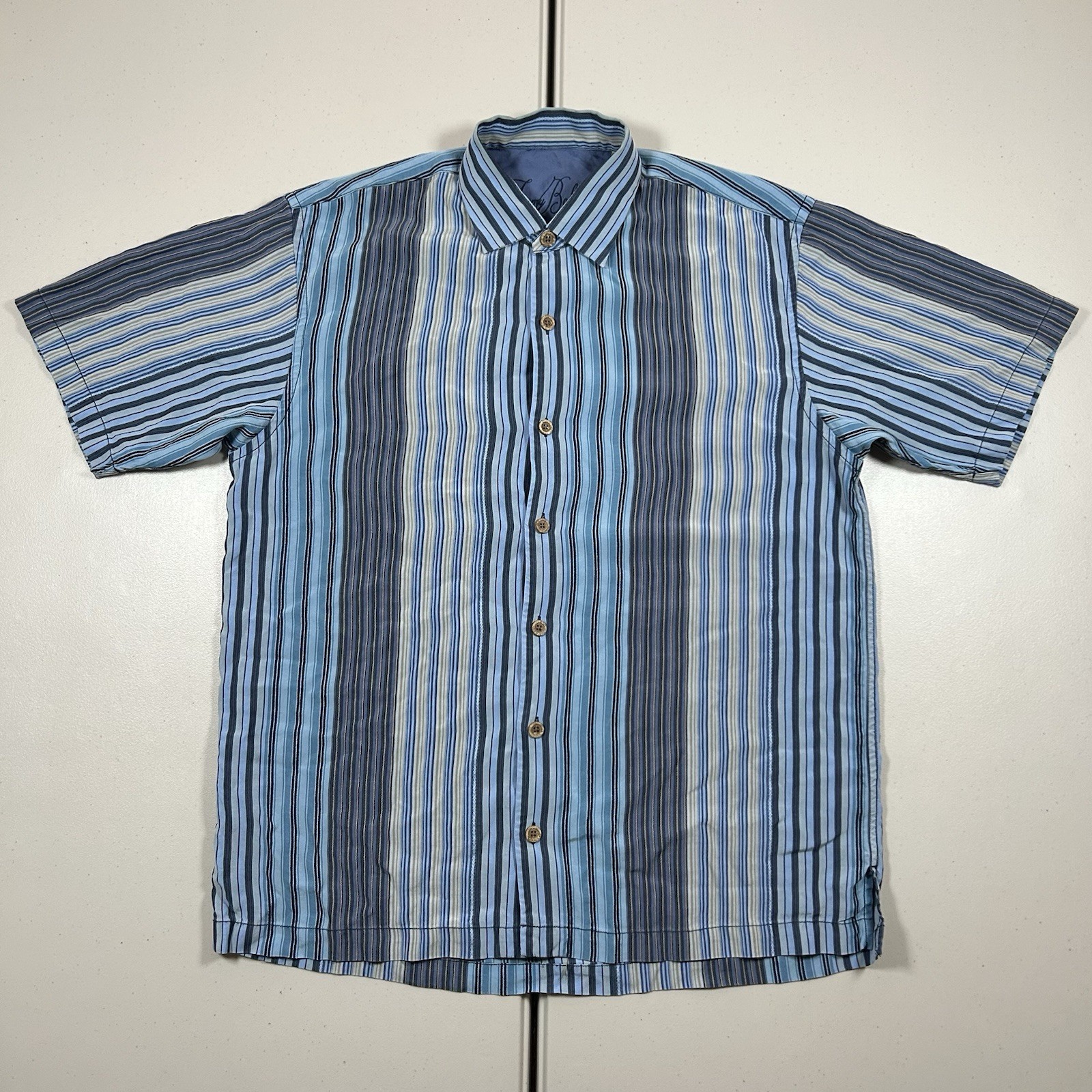 Tommy Bahama Blue Striped Button Up Shirt Men’s Size Medium Beach Vacation
