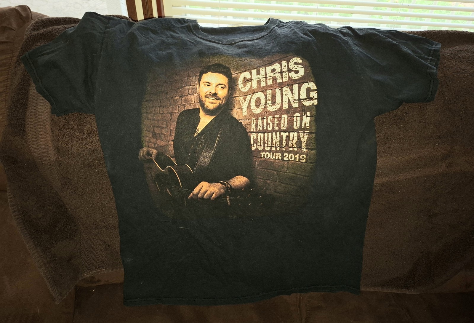 CHRIS YOUNG – 2019 RAISED ON COUNTRY T-SHIRT – WORN A FEW TIMES- SIZE LARGE