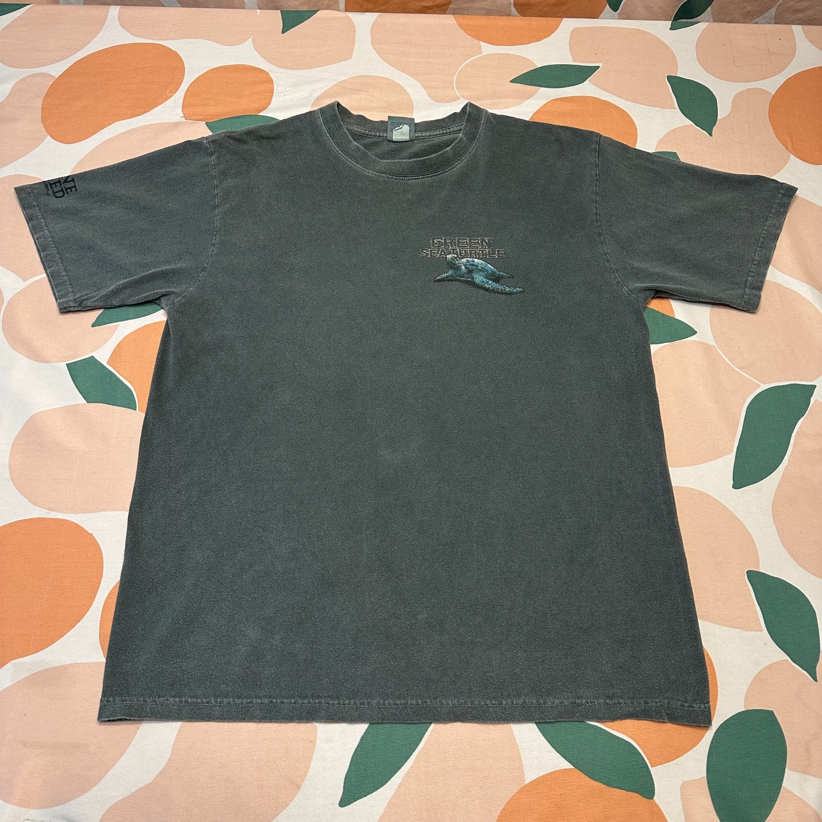 Crazy Shirts Pine Tree Dyed Shirt Men’s Medium Dark Green Turtle Beach Surfing