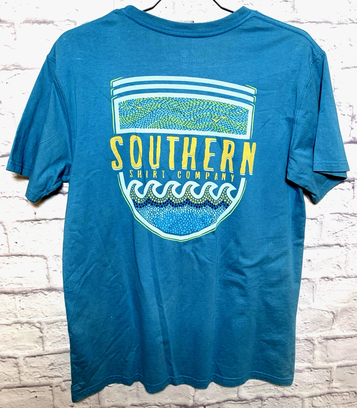 The Southern Shirt Company Men’s Size Med Blue T-Shirt With Front Pocket Unisex.