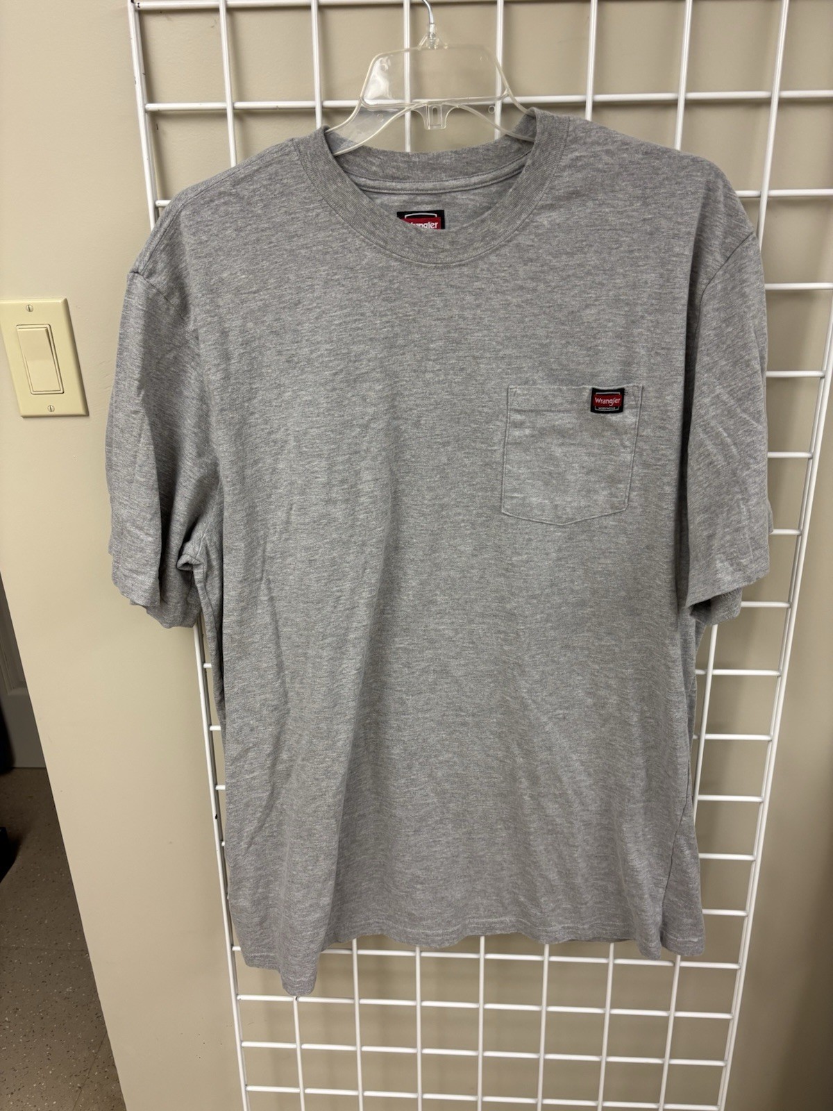 Wrangler Pocket T-shirt Size 2XLT. Short Sleeve. 90/10 Cotton/Poly. EUC. Gray