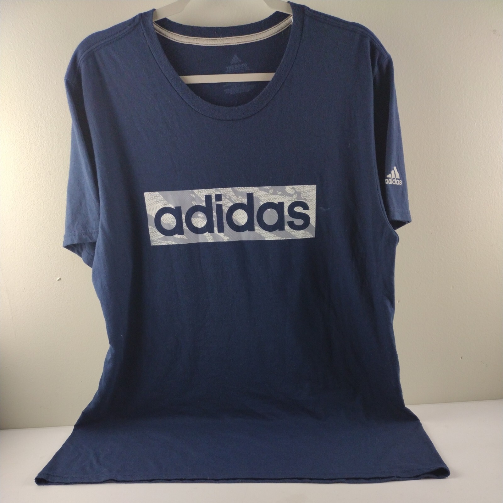 Adidas Men’s XL The Go To Performance Tee Short Sleeve Crew Neck Blue Logo