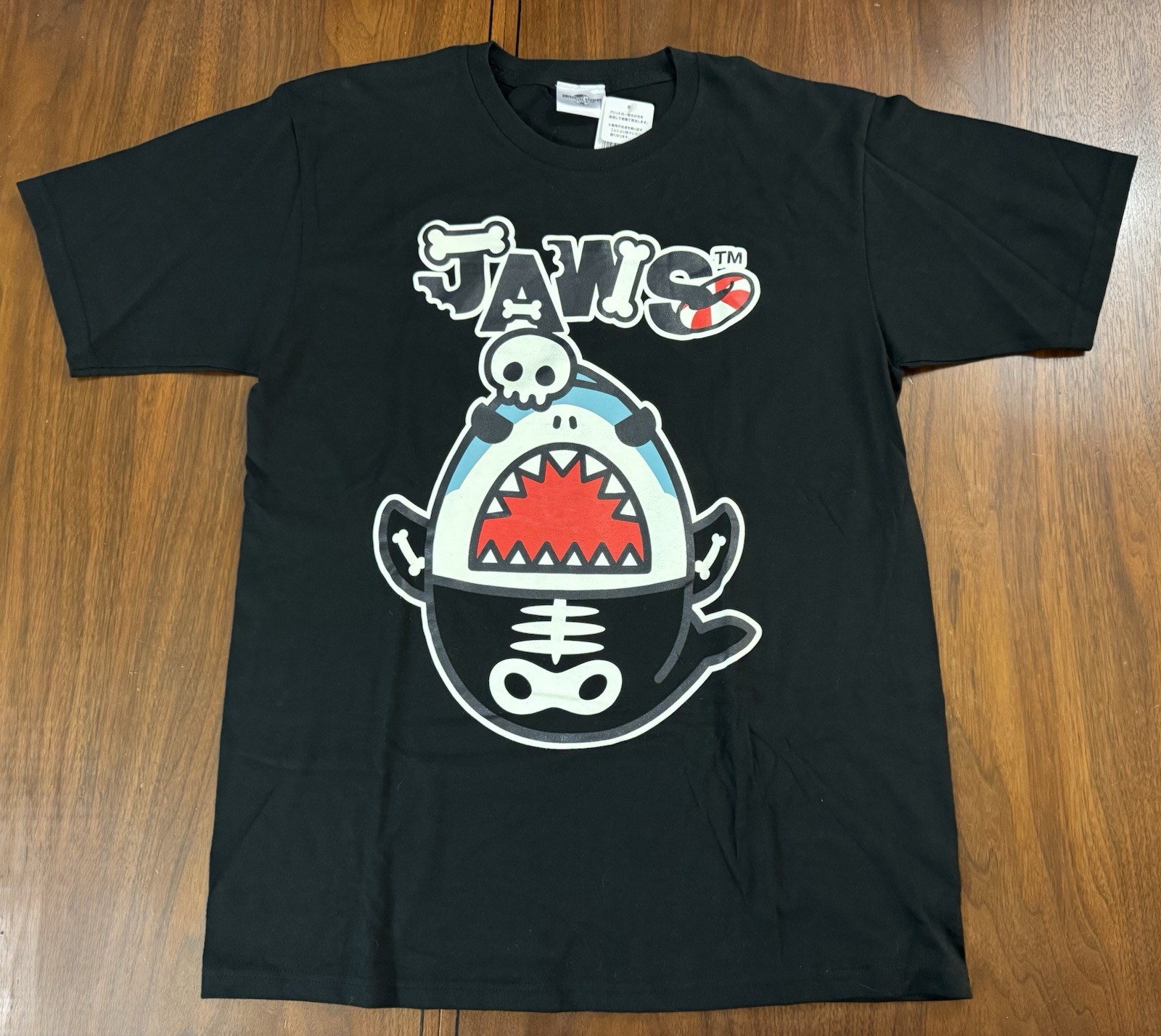 2017 NWT Lim Ed Universal Studios Japan Halloween Jaws T Shirt Glow in Dark M/L