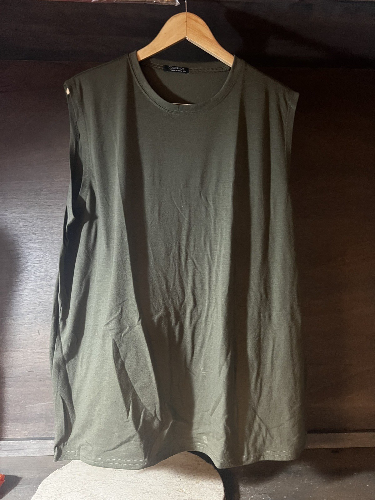 Coofandy Mens SIZE XXL Olive Green Casual Sleeveless Tank Top POLY SPANDEX NICE