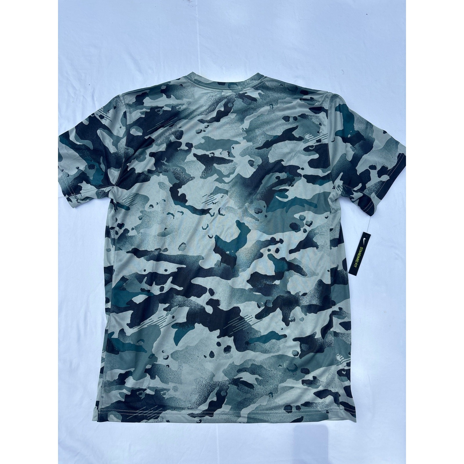 NWT Men’s Dri Fit Nike Camo T shirt. Size Large. Ships fast!!