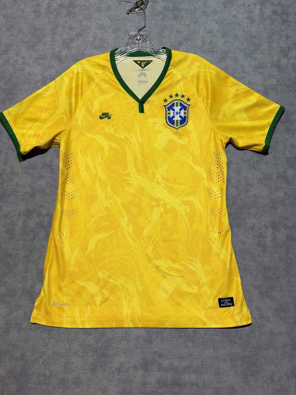 Nike Strike and Destroy Japan Graphic Sz M Brazil Yellow Jersey-340