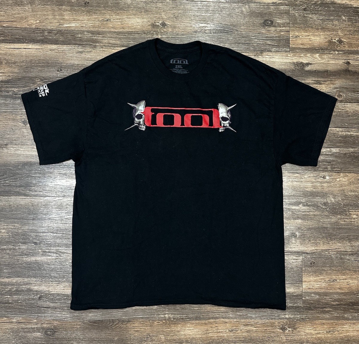Tool Triple Skull Tshirt Mens 2XL Black Spiked Print Los Angeles California Tour