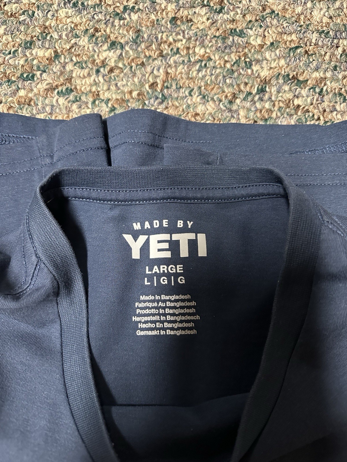 Men’s Yeti Blue American Flag T Shirt Large Light Weight Stretch