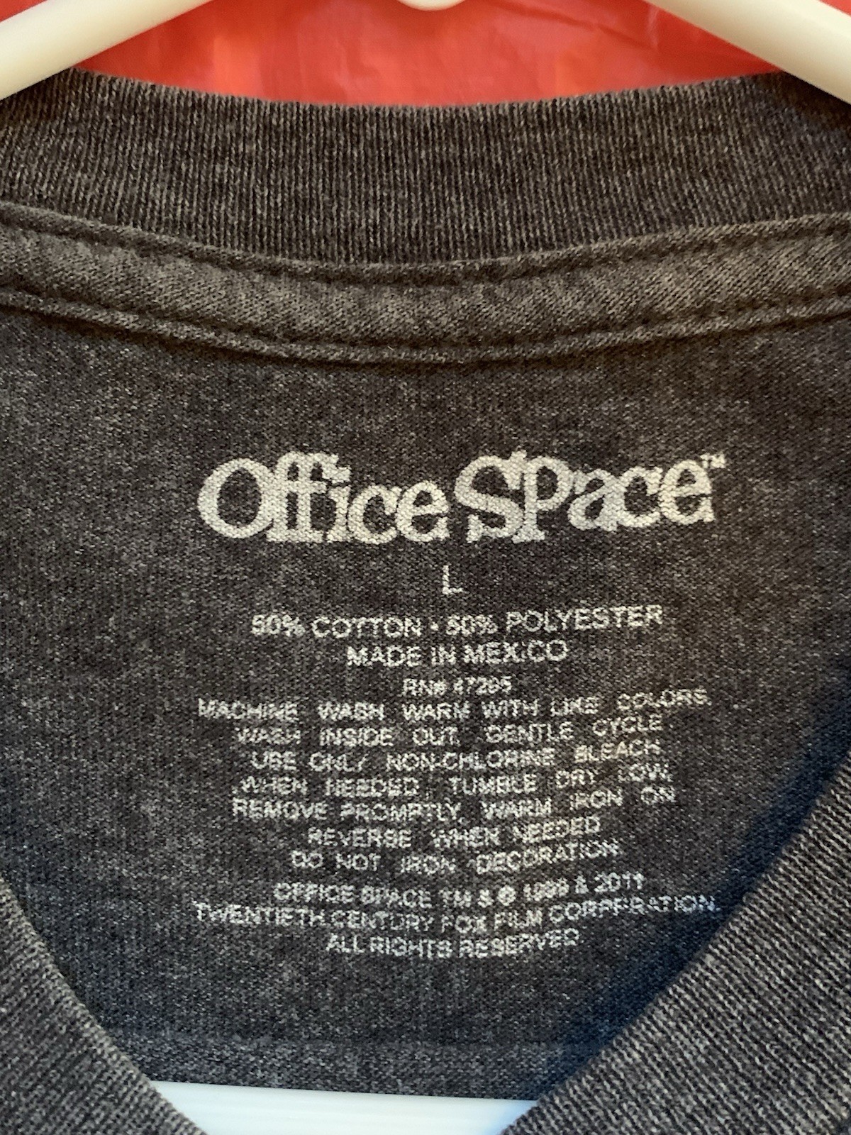 OFFICE SPACE MILTON T-Shirt L Official License Red Stapler 90s Movie Large