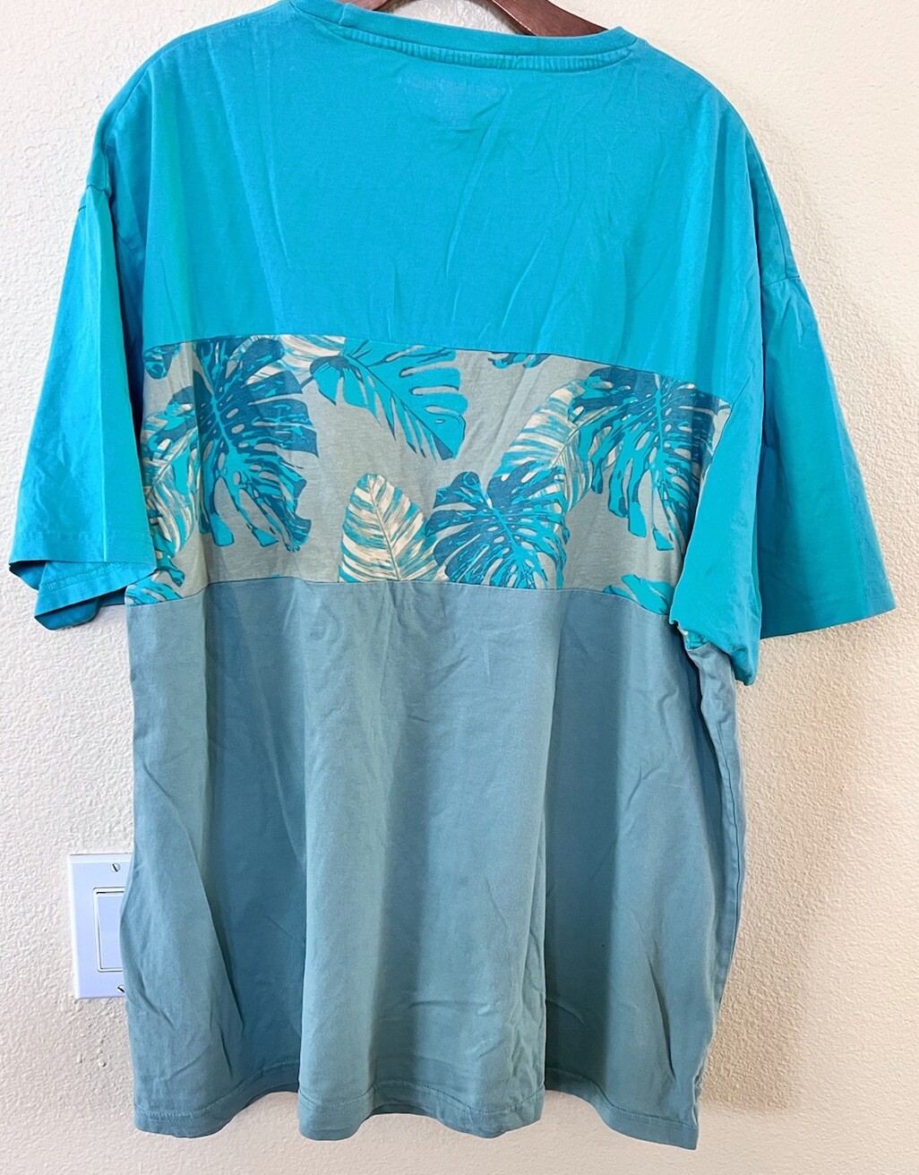 Hinano Tahiti Tropical Leaf Pattern Color Block Mens Blue T Shirt Size 2XL
