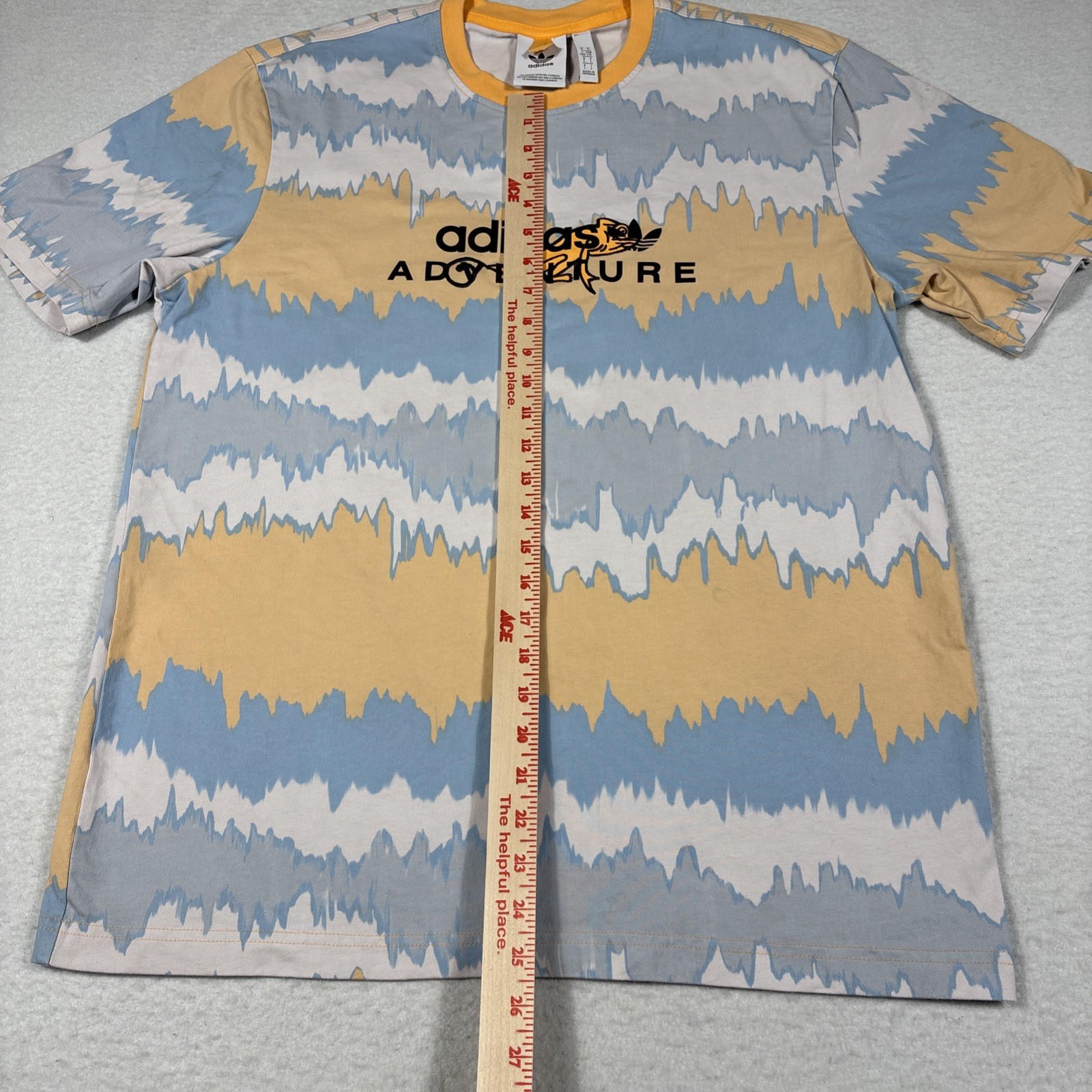 Adidas Men’s Adventure Chameleon Logo Shirt Size Large in Multi-Colors