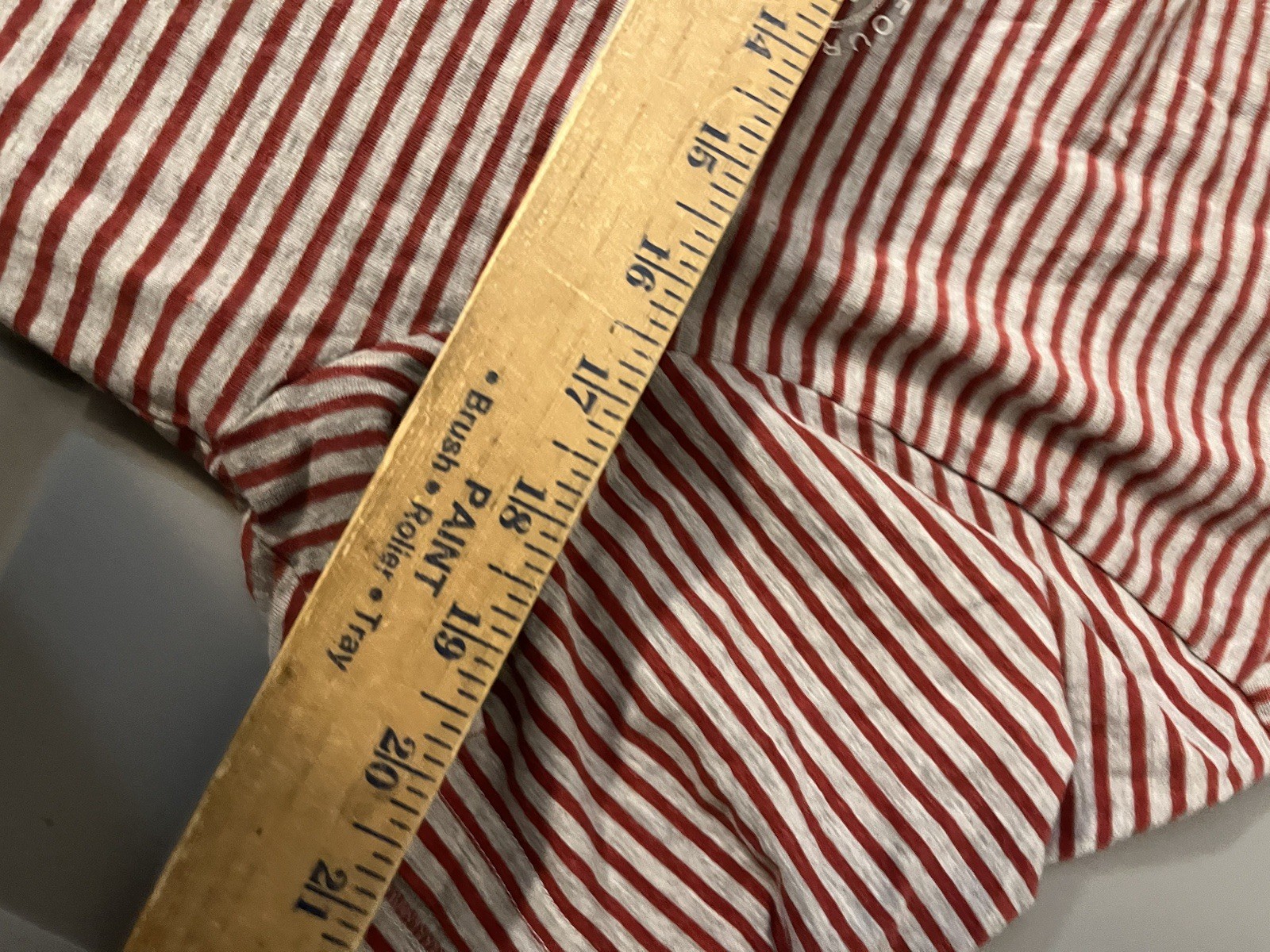 Five Four Mens Round Neck Short Sleeve T Shirt Gray and Red Stripes Size Medium