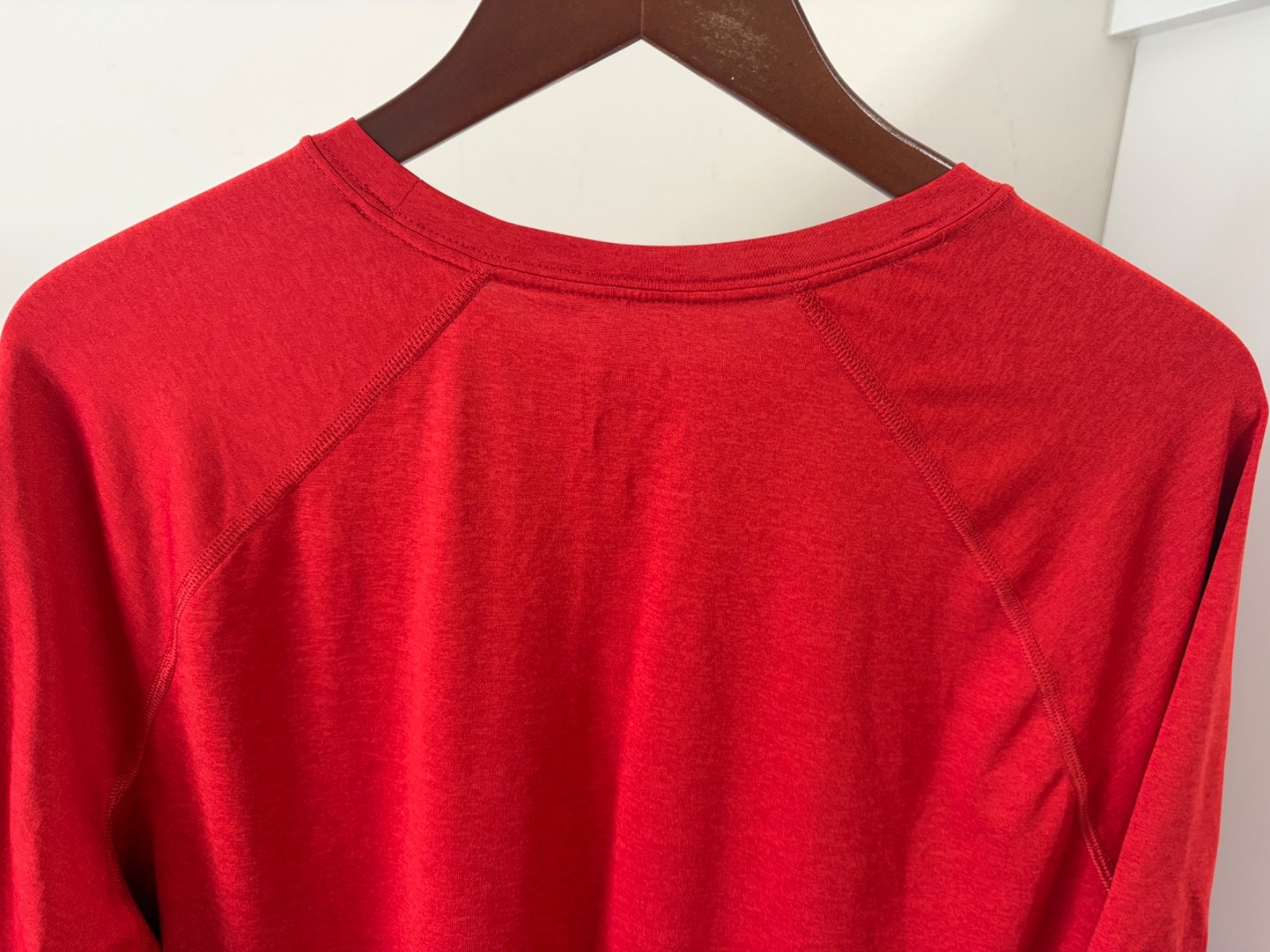 NWOT The North Face Men’s Crewneck Tee T-Shirt Top Red Size Large Poly Blend