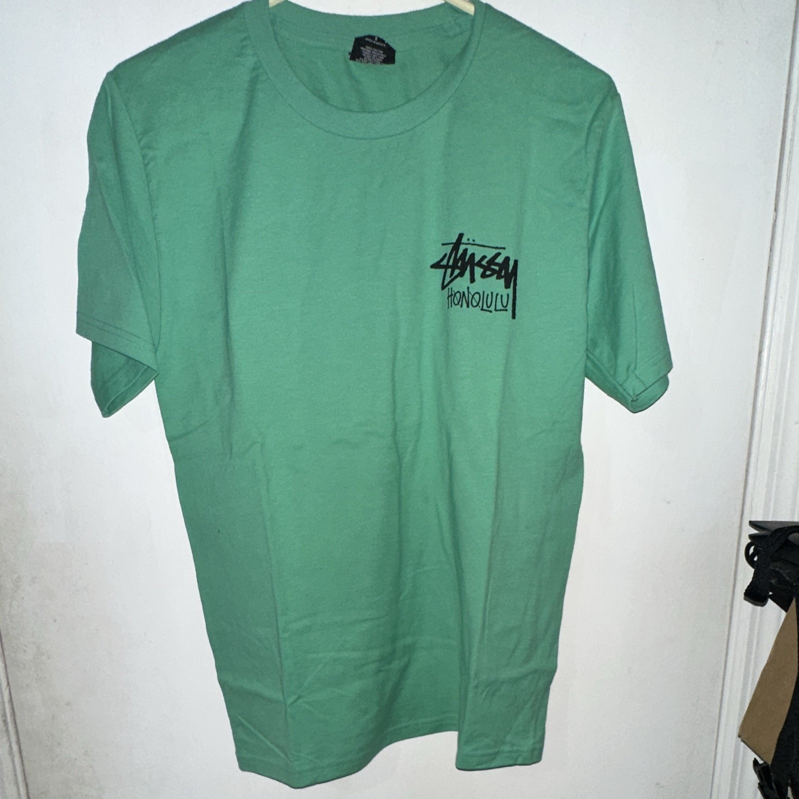 Stussy Honolulu Graphic Logo Green T-Shirt Men’s S Crew Neck Short Sleeve