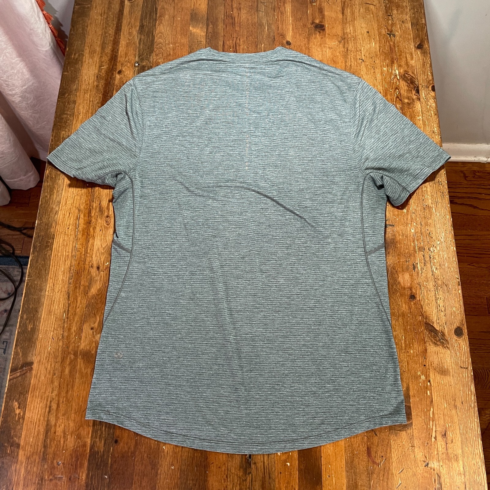 Lululemon Shirt Mens Medium Gray Tee Casual Workout Gym Athleisure Stretch