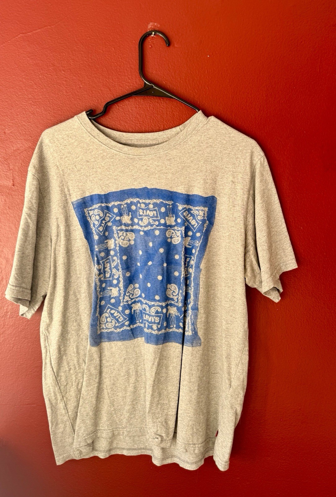 Levi’s Men’s Bandana Graphic Print T-Shirt – Heather Gray – Medium
