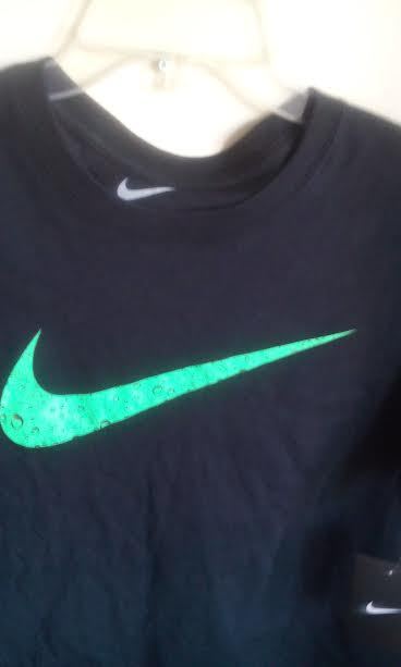 AUTHENTIC NIKE BIG LOGO 100% COTTON REGULAR FIT BLACK/GREEN T SHIRT NESS6512-001
