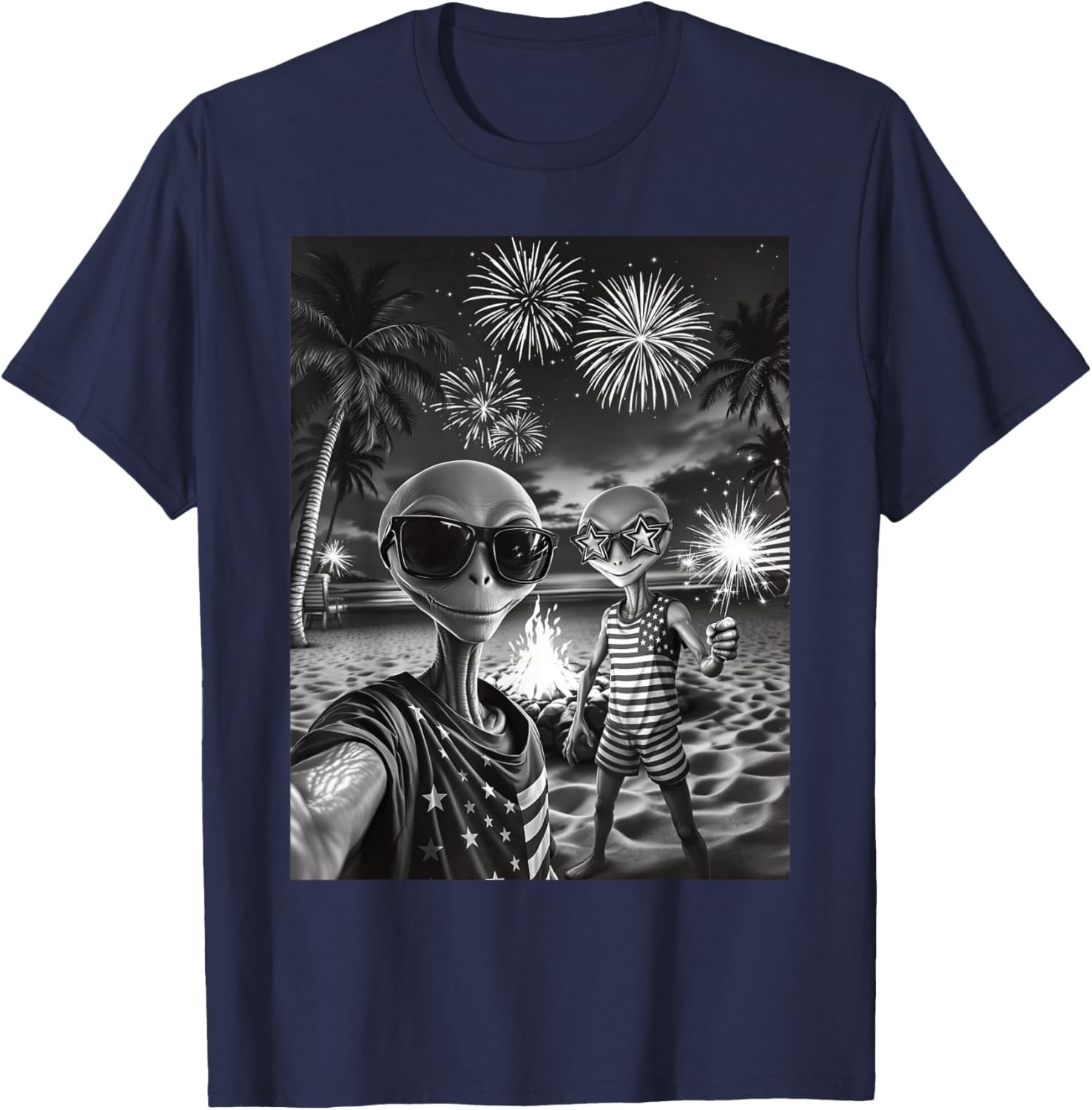 Patriotic Alien Selfie USA Fireworks 4th of July Funny Alien T-Shirt