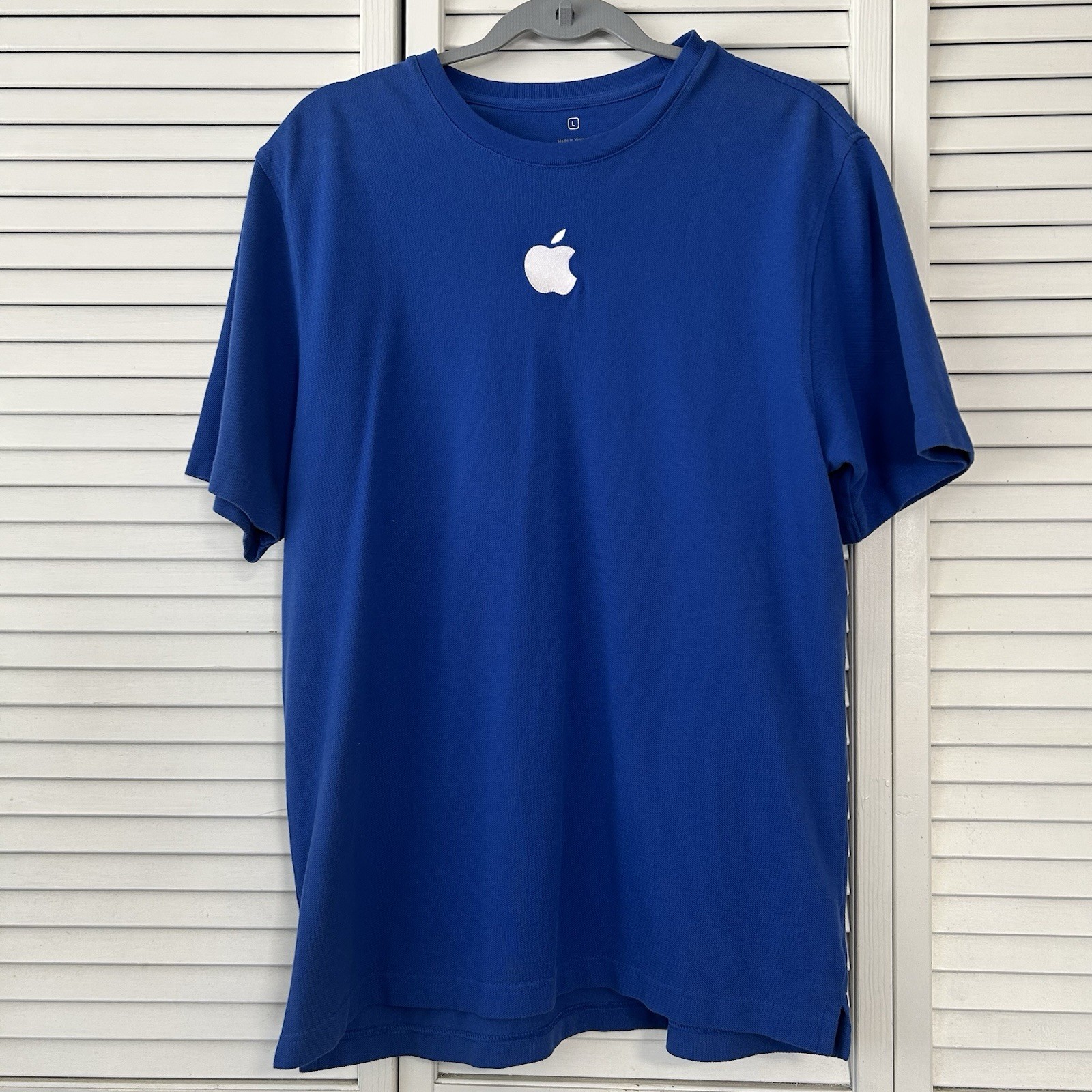 Official Apple Store Employee Uniform T-Shirt Blue Embroidered Logo Size L
