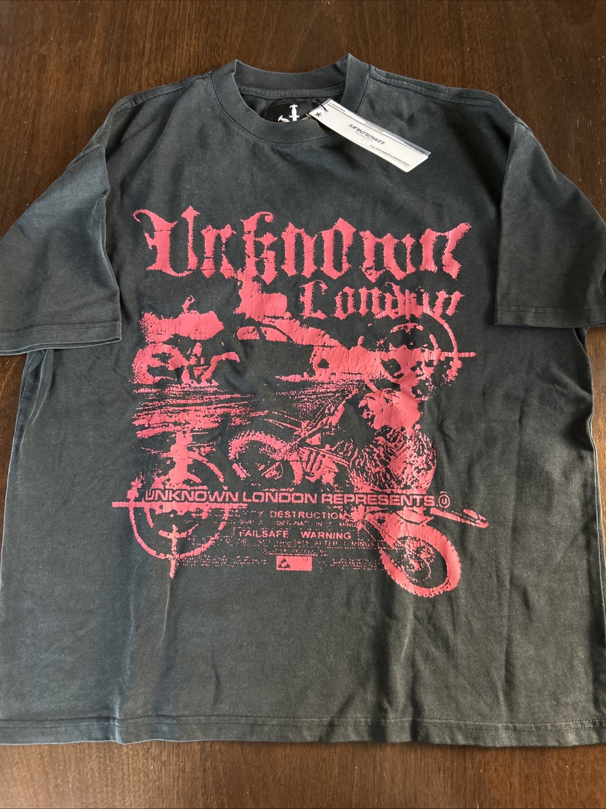 Unknown London Destruction Style Grunge Medium T-Shirt Black NWT