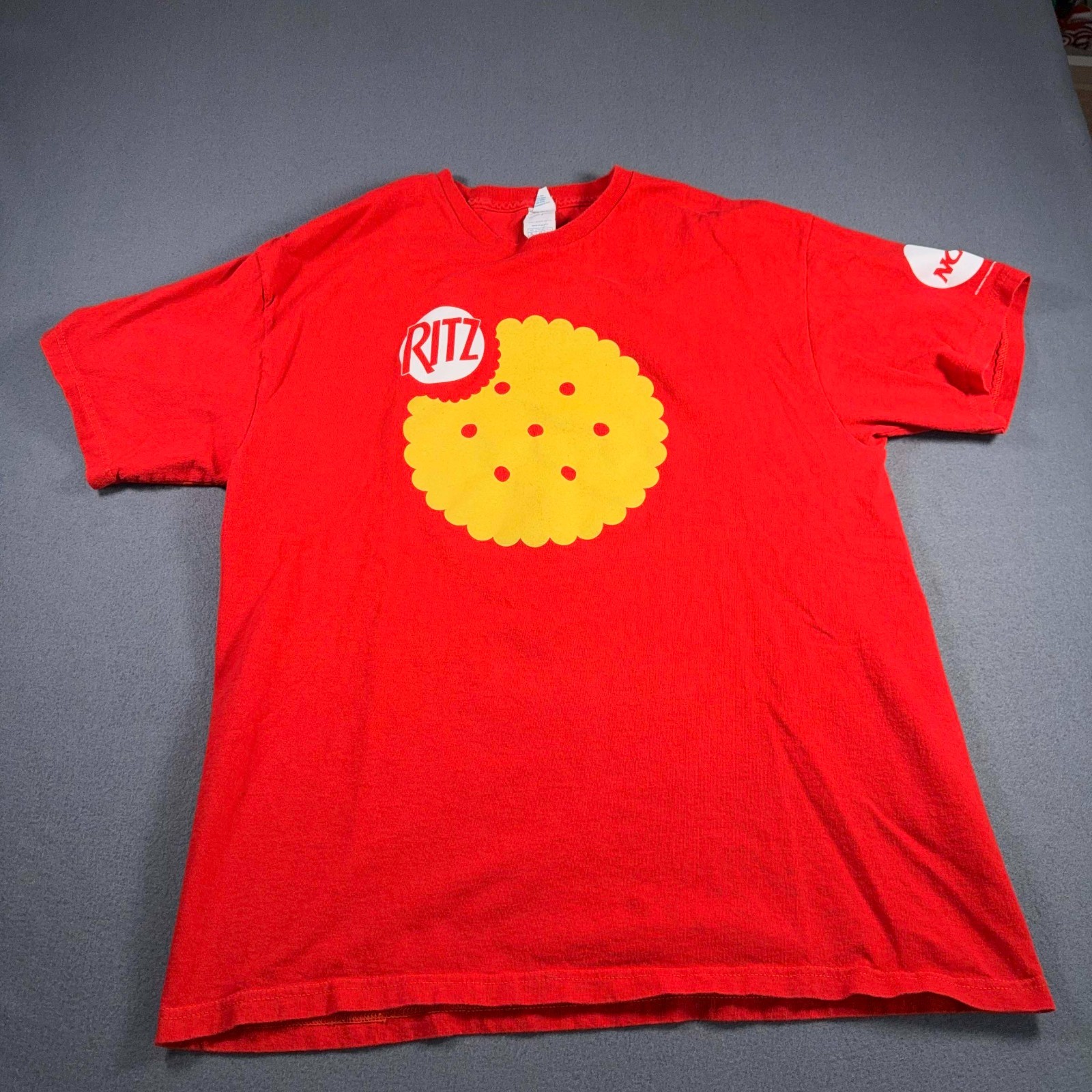 NCAA Ritz Cracker T-Shirt – X-Large Red College Football Good Condition! Mens XL