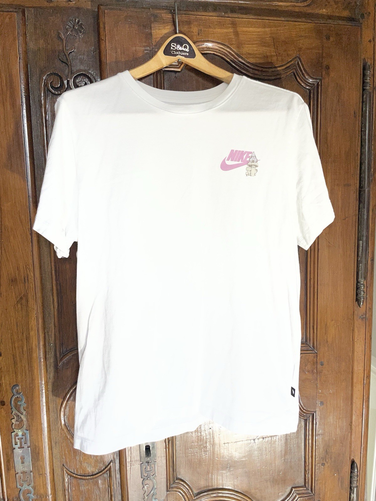 Nike Swoosh Inc Gnome Frog Graphic T Shirt White Men’s Medium DX1067-100