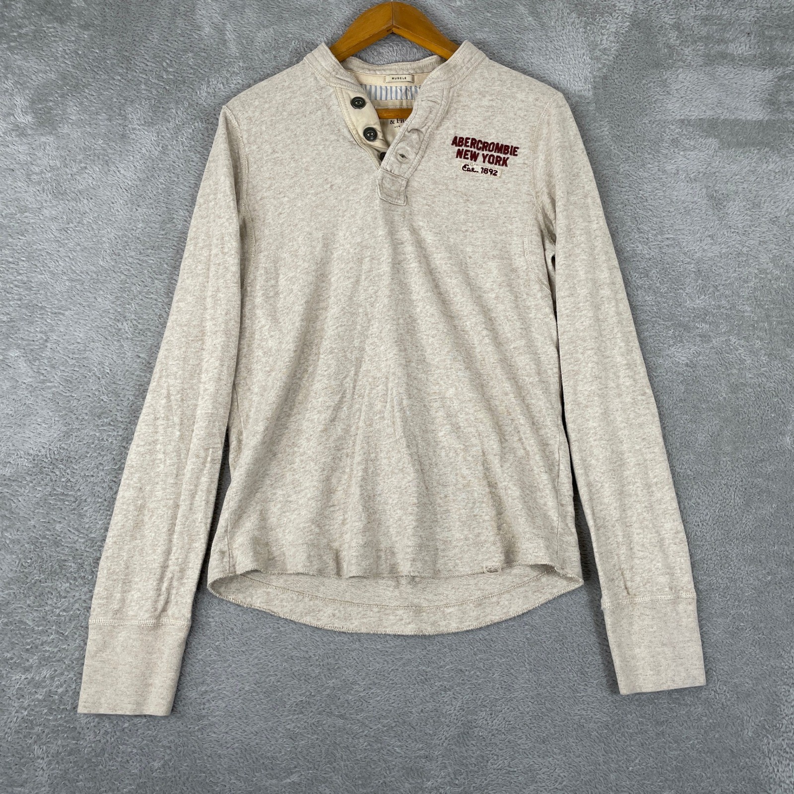 Abercrombie & Fitch Shirt Mens Medium Beige Henley Muscle Fit Y2K Preppy Logo