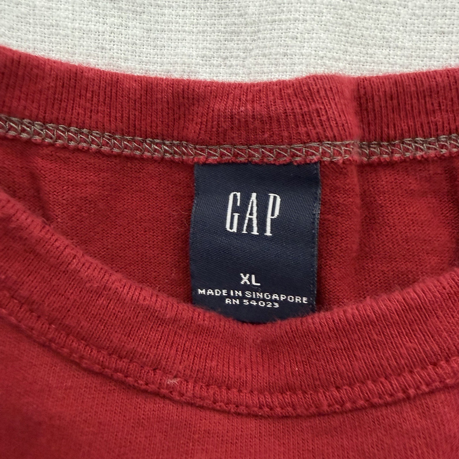 Gap Men’s Red Gray Long Sleeve Crew Neck T-Shirt XL Cotton Contrasting Trim