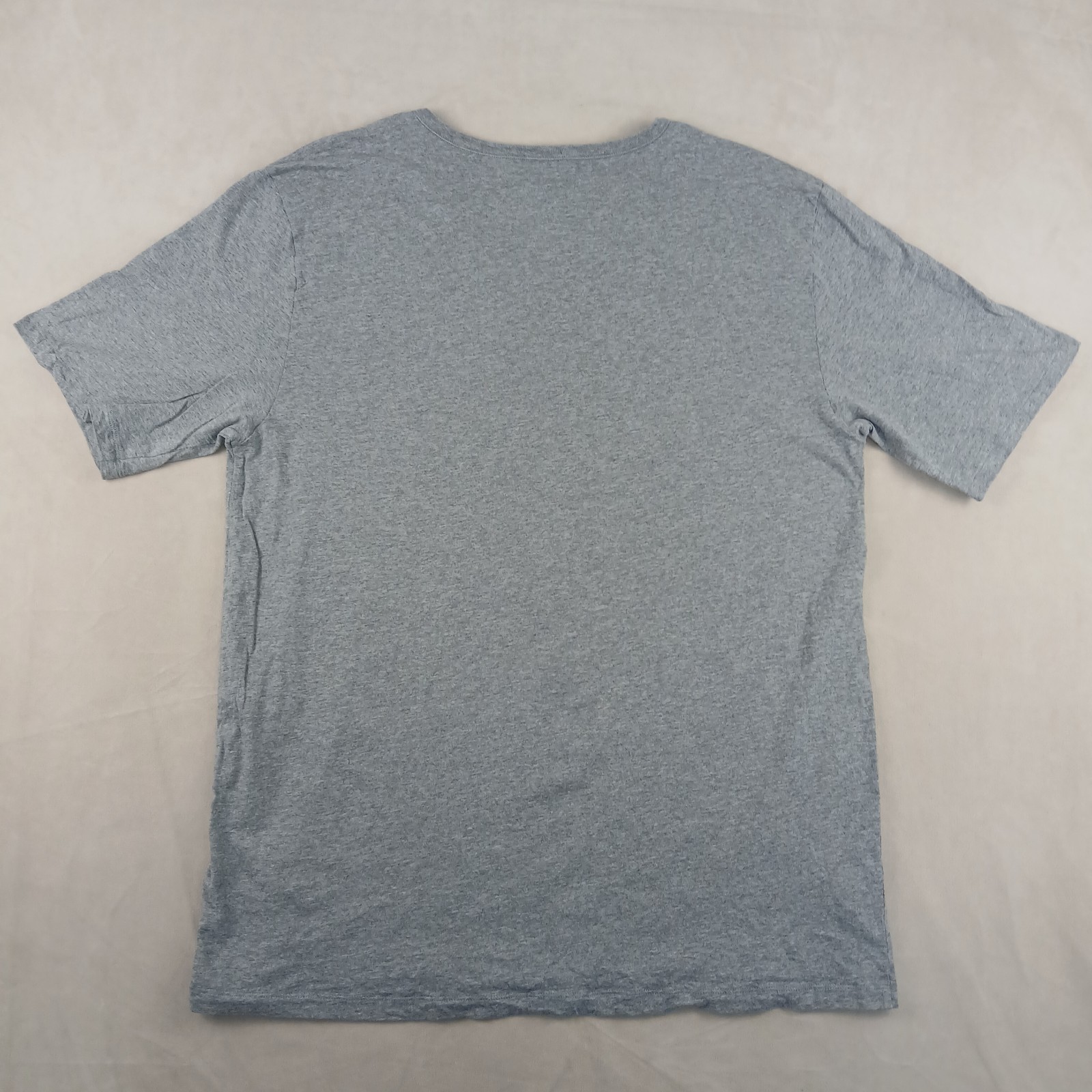 Hugo Boss XXL Mens T Shirt 22×30 Wide Neck Gray Embroidered Logo ** Fits Medium