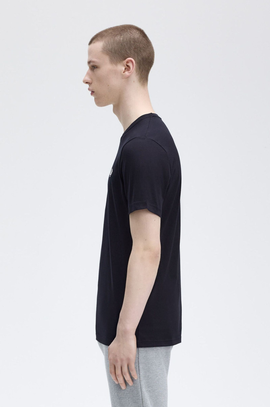 🔵Fred Perry Crew Neck T-Shirt M1600 Ecru 560 New SS25