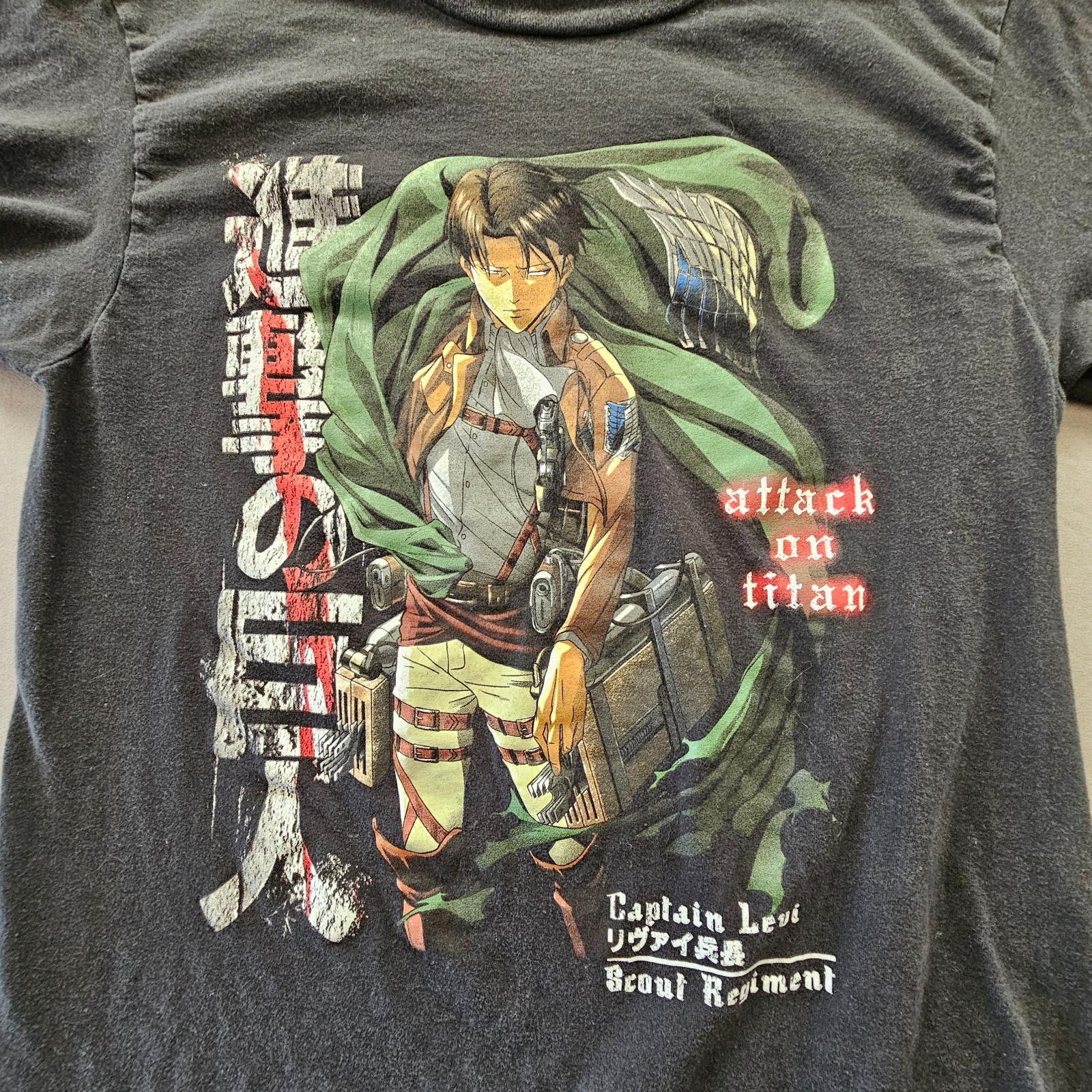 Attack on Titan Captain Levi T-Shirt Men Sz S Black Anime Graphic Season 3