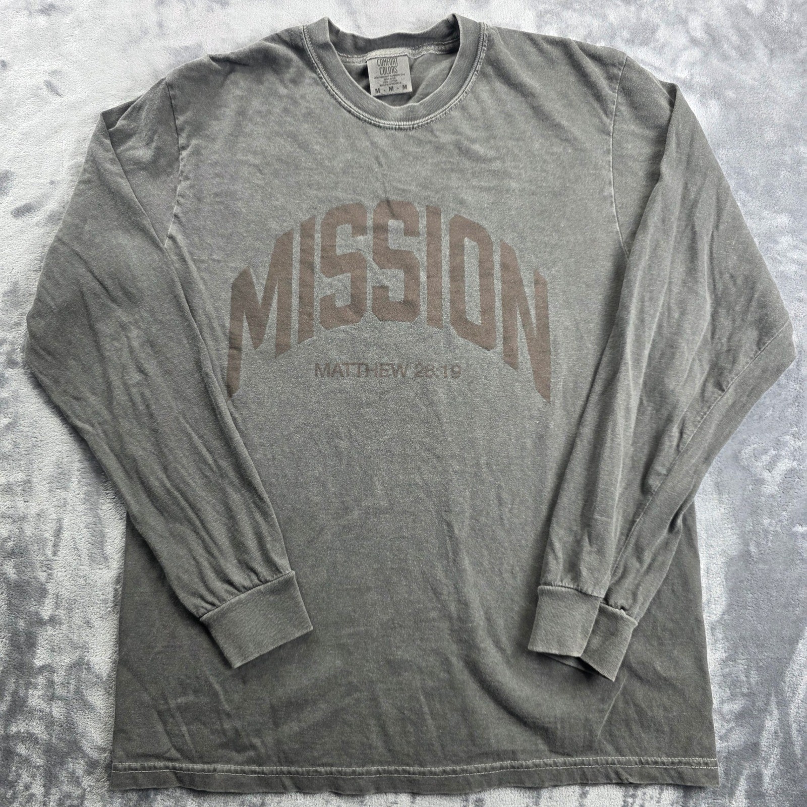 Comfort Colors Graphic Shirt Mens Medium Grey Mission Matthew 28:19 Long Sleeve