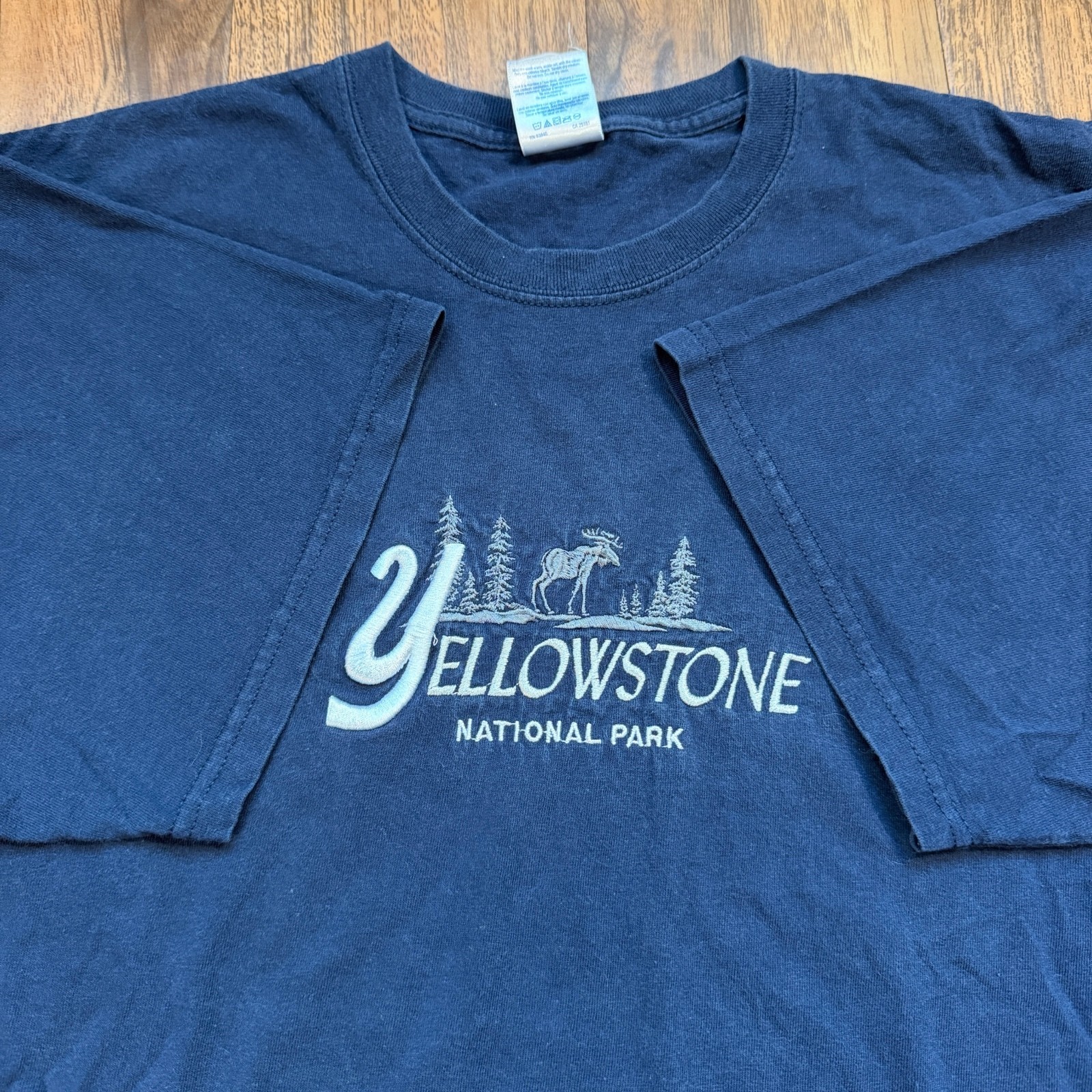 Vintage Yellowstone National Park Embroidered Moose Tee XL Navy Blue Hiking 00s