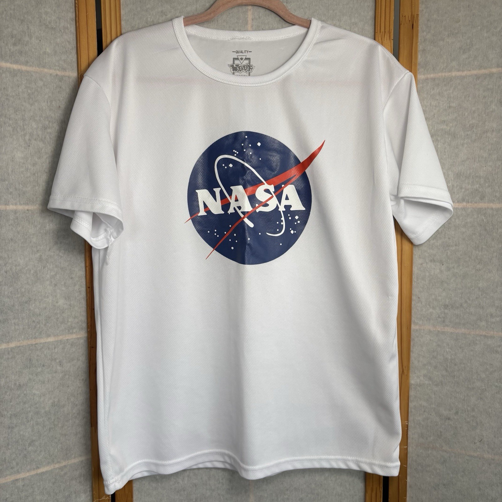 NASA T-shirt Mens Size Large White Space Circle Logo Woof Machi Jersey Retro