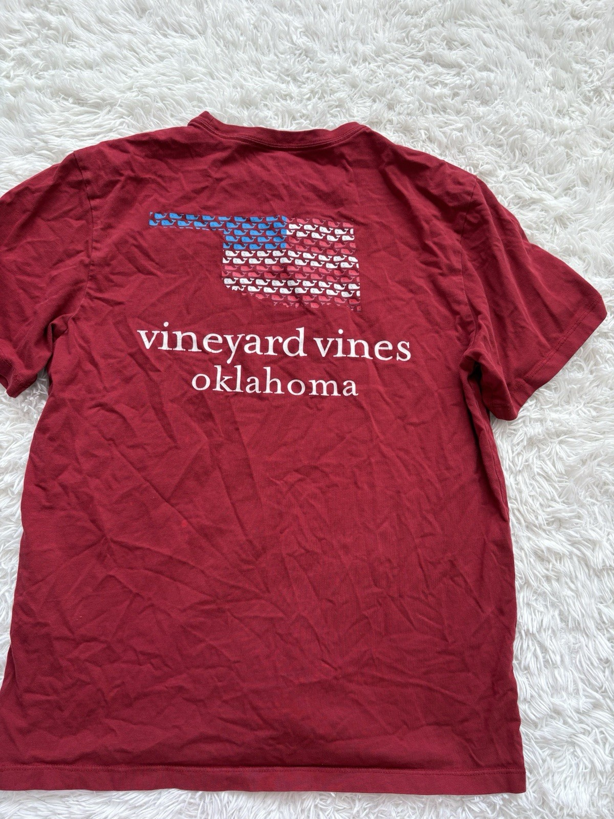 Vineyard Vines Deep Red “Oklahoma” Themed Sz. S Classic Tee. Grt. Quality