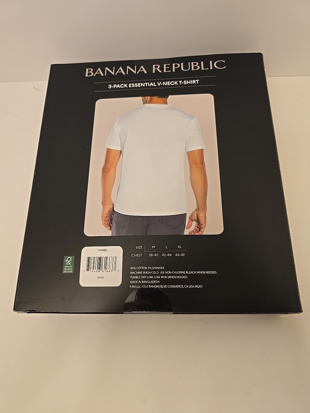 Banana Republic Men’s V-Neck T-Shirt Cotton Stretch Soft, White, 3 Pack M