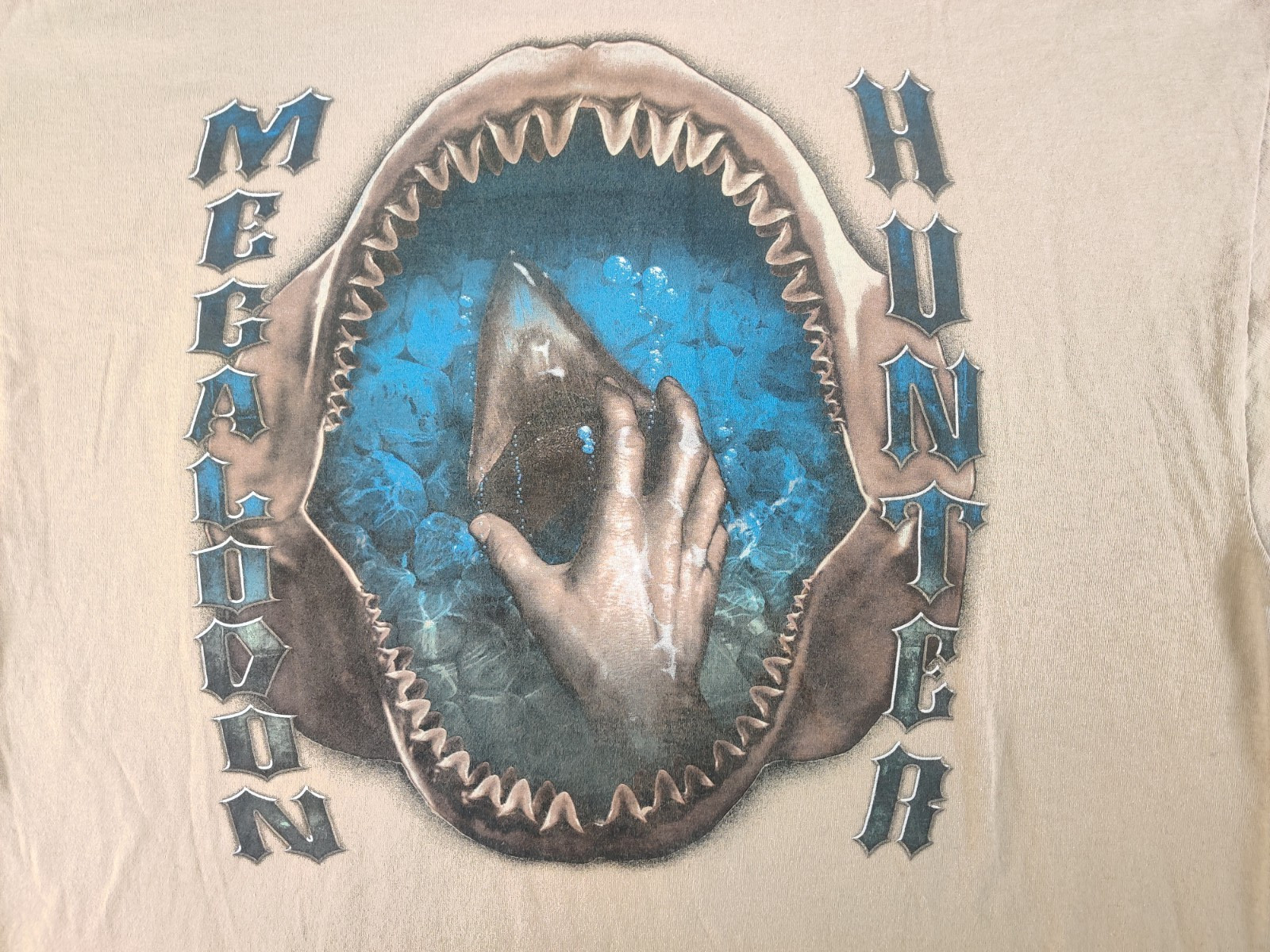 Megalodon Hunter T Shirt Mens XL Gildan Huge Fossil Teeth Extinct Shark Graphic