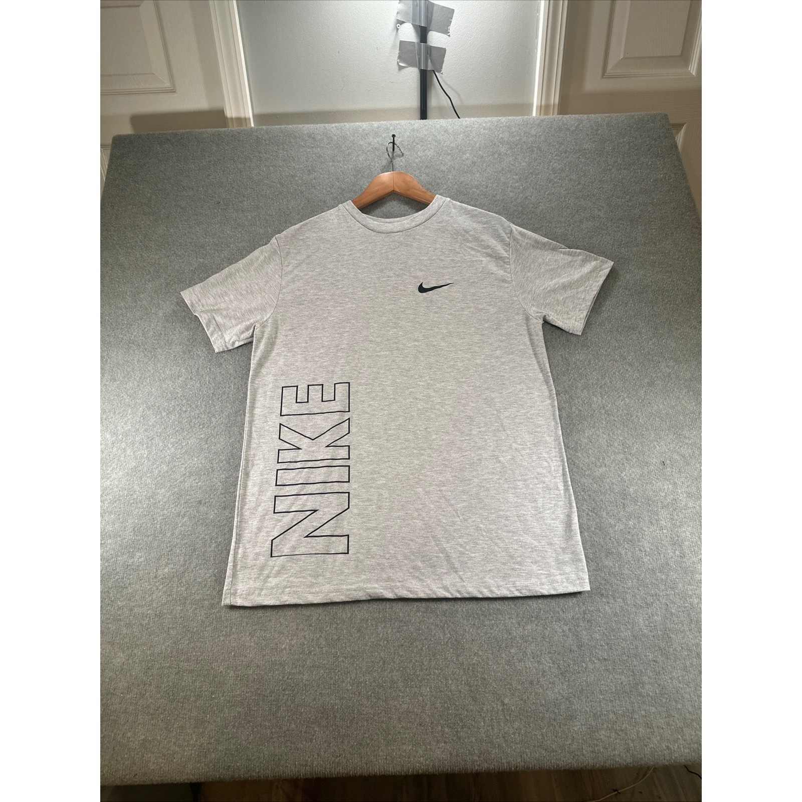Nike Mens Short Sleeve Graphic T-Shirt Gray Heather Swoosh Logo Large