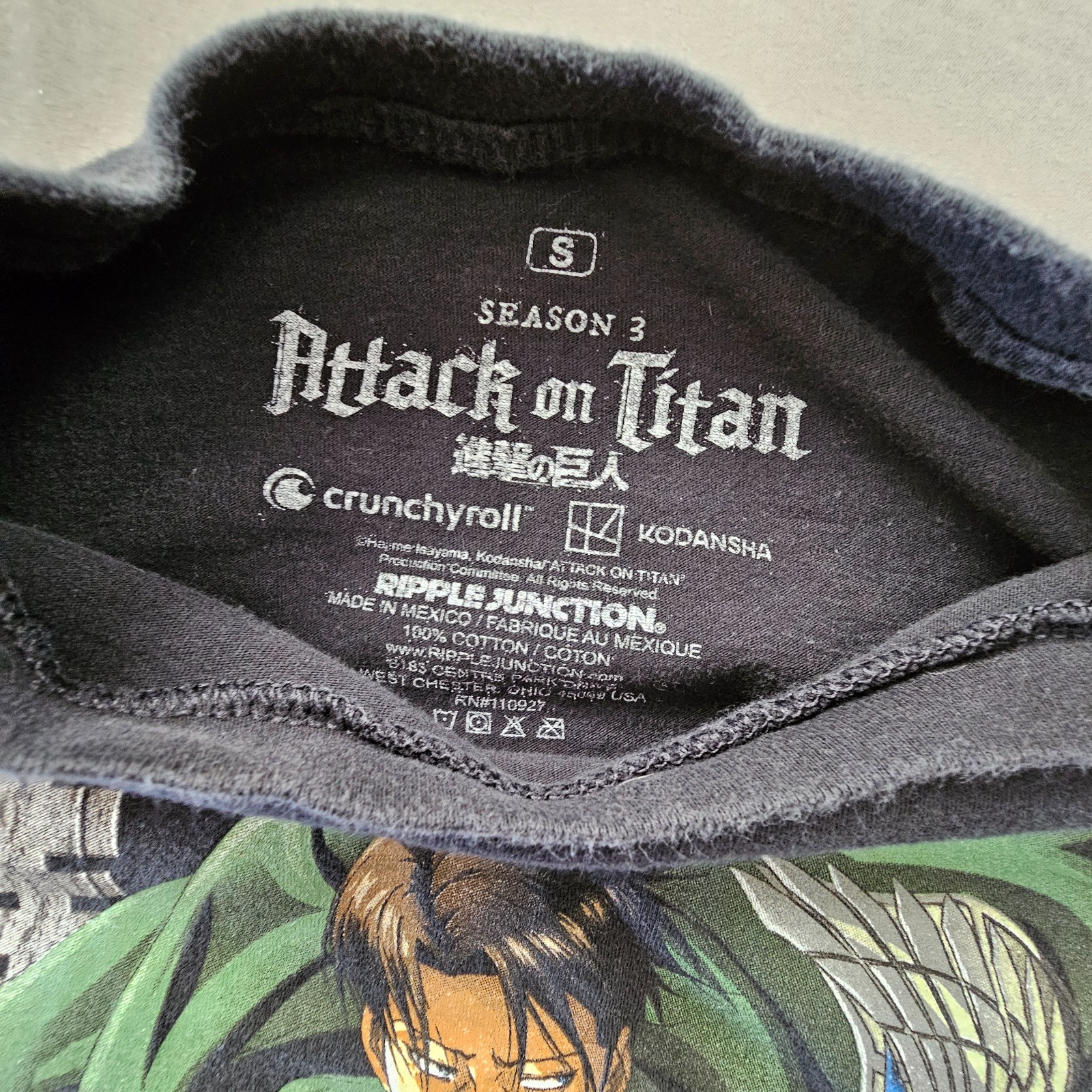 Attack on Titan Captain Levi T-Shirt Men Sz S Black Anime Graphic Season 3