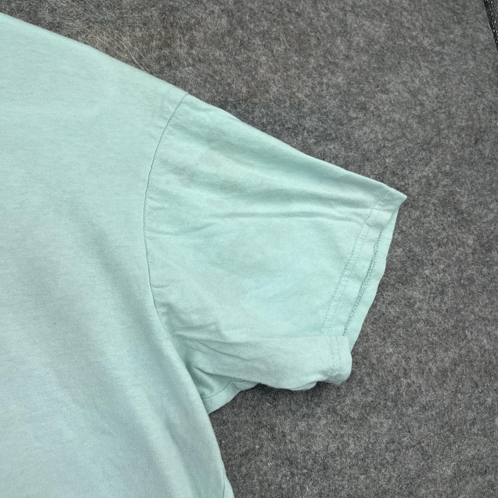 Buc-ee’s Shirt Mens XL Green Short Sleeve Bunny Easter Graphic Crew Neck Tagless